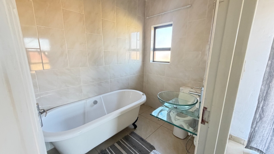 5 Bedroom Property for Sale in Grimbeeck Park North West